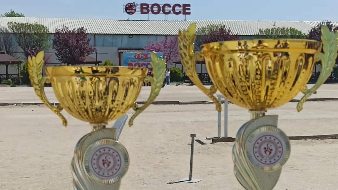 Okulumuz Bocce takımlarından kupa ve madalyalar...